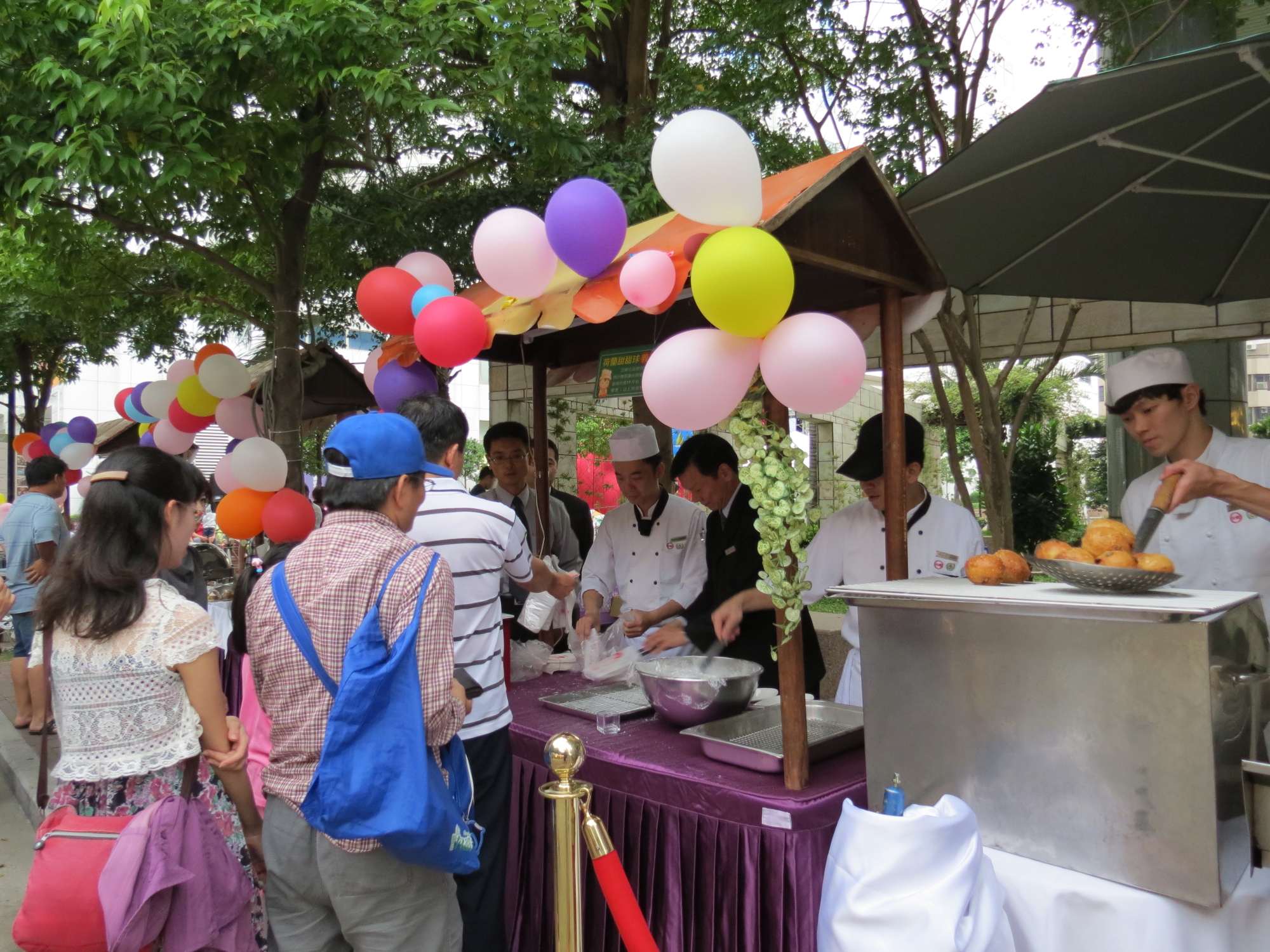 336美食市集「荷蘭甜甜球」