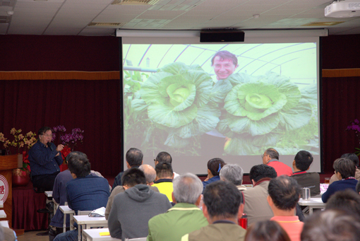國內廚餘堆肥專家劉力學於演講時分享他資源再利用的寶貴經驗