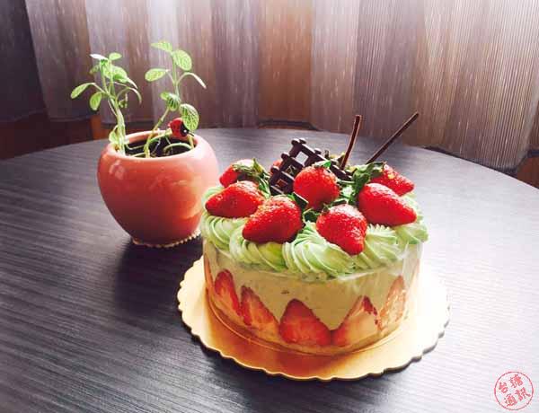 草莓開心果芙蓉蛋糕