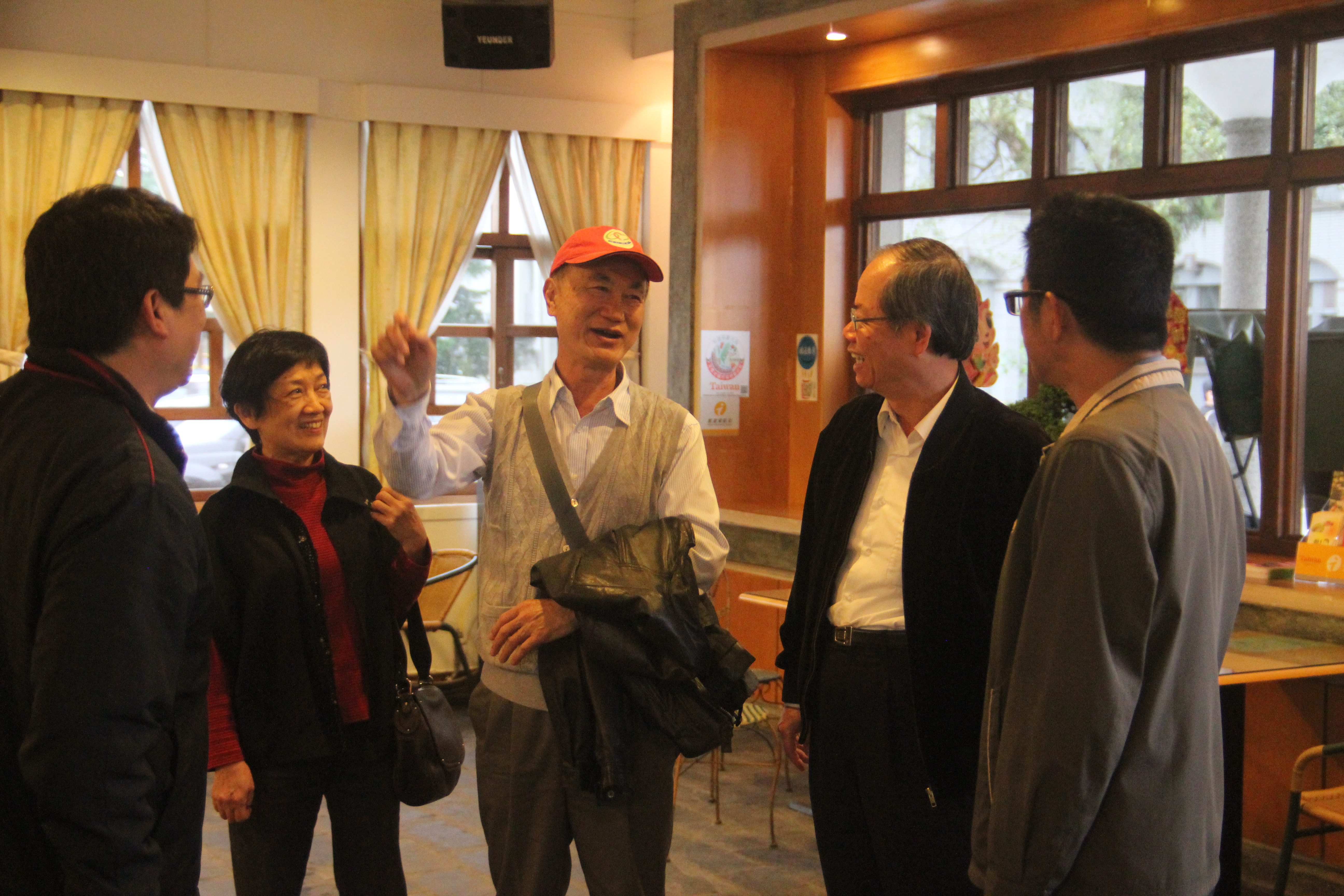 邱副總經偕夫人視察花蓮區處，花東區處經理高有輔及主管迎接