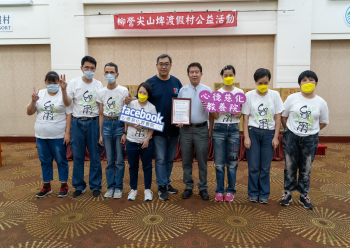 HOT好康示意圖：活動過程院生與渡假村陳總經理合影