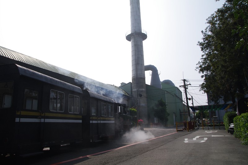   白煙嬝嬝346燃煤蒸氣火車 