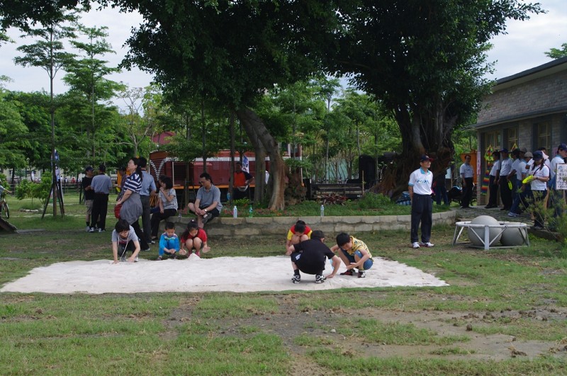 南側多功能廣場-親子細沙池