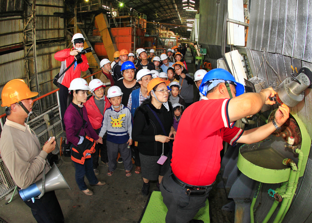 Visitors can learn the sugar manufacturing process by actually visiting it.
