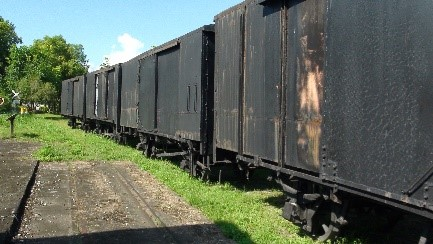 連結 糖鐵車頭與車廂-3：鐵製篷車