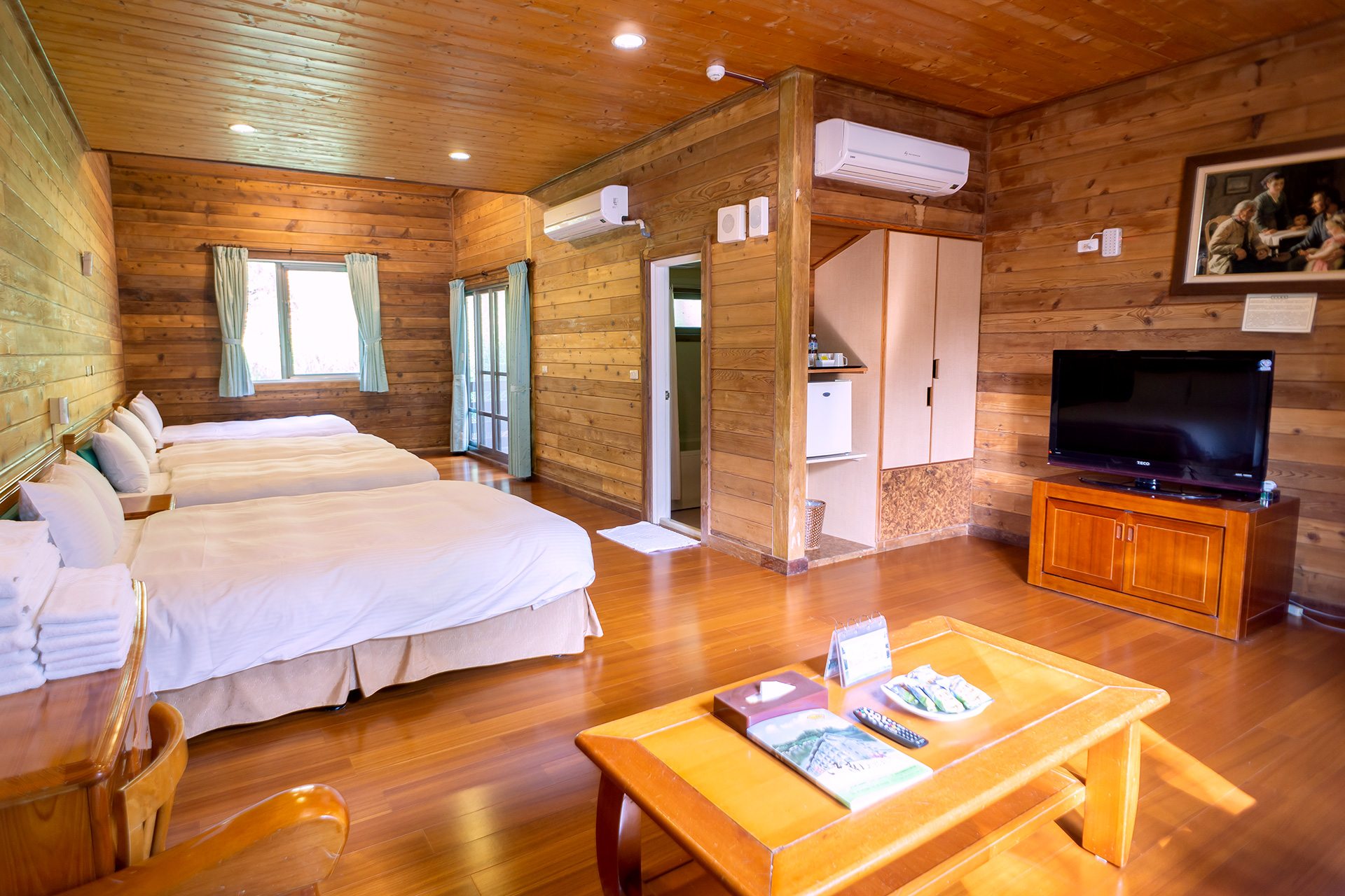 合家歡木屋-二雙床二單床-LED電視機與空調設備