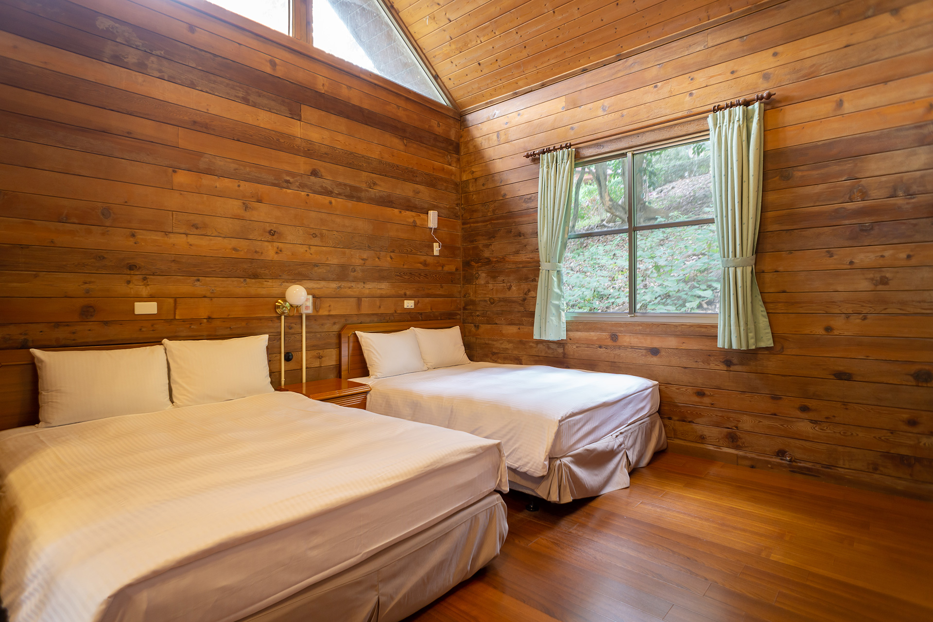 合家歡木屋-二雙床-兩張舒適的雙人床