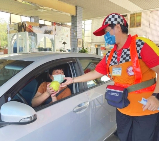 The Event of “Members coming to the gas station and get good quality pomelos on Moon Festival”