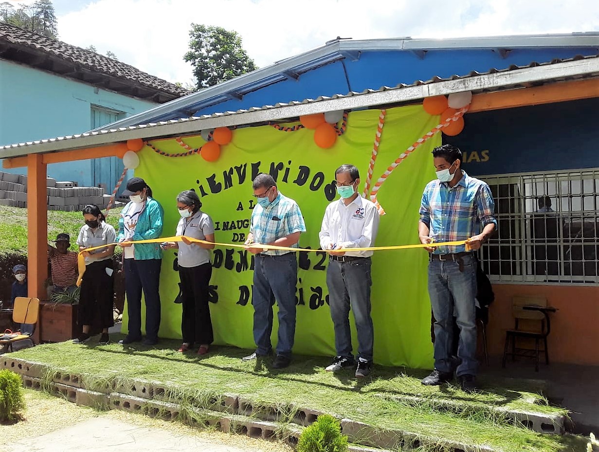 台糖與國際非營利組織IMPCT合作於宏都拉斯興建的第2所中學於當地時間6月25日正式啟用。