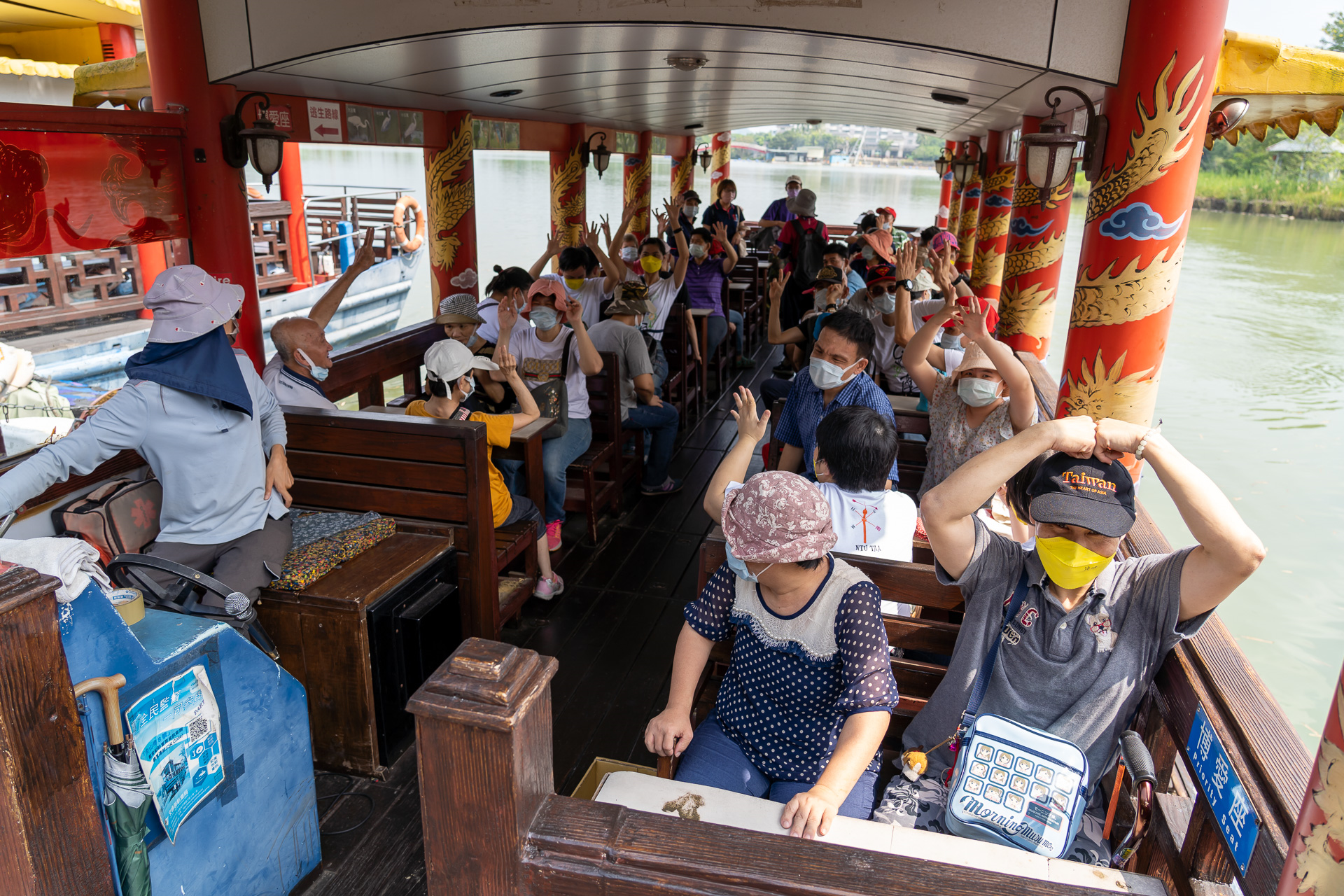 活動過程民眾搭乘遊湖船
